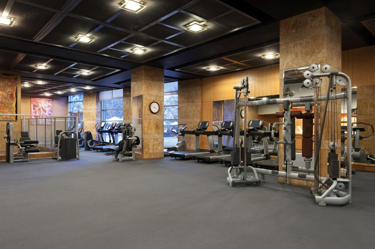 그랜드 하얏트 뭄바이 호텔 외부 사진 The gym at the 100 East 53rd Street location