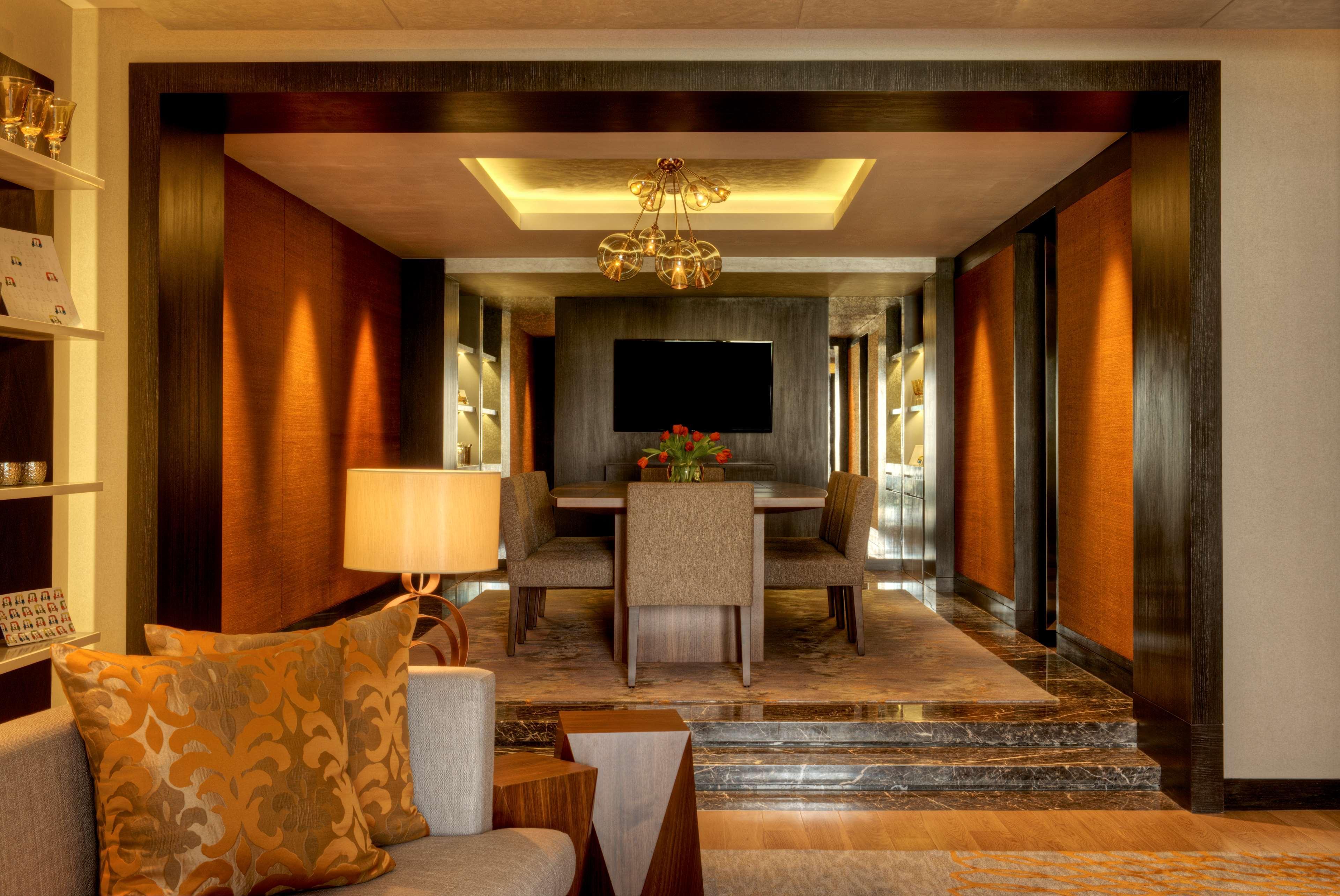 그랜드 하얏트 뭄바이 호텔 외부 사진 The interior of a suite at the Taj Mahal Palace, Mumbai