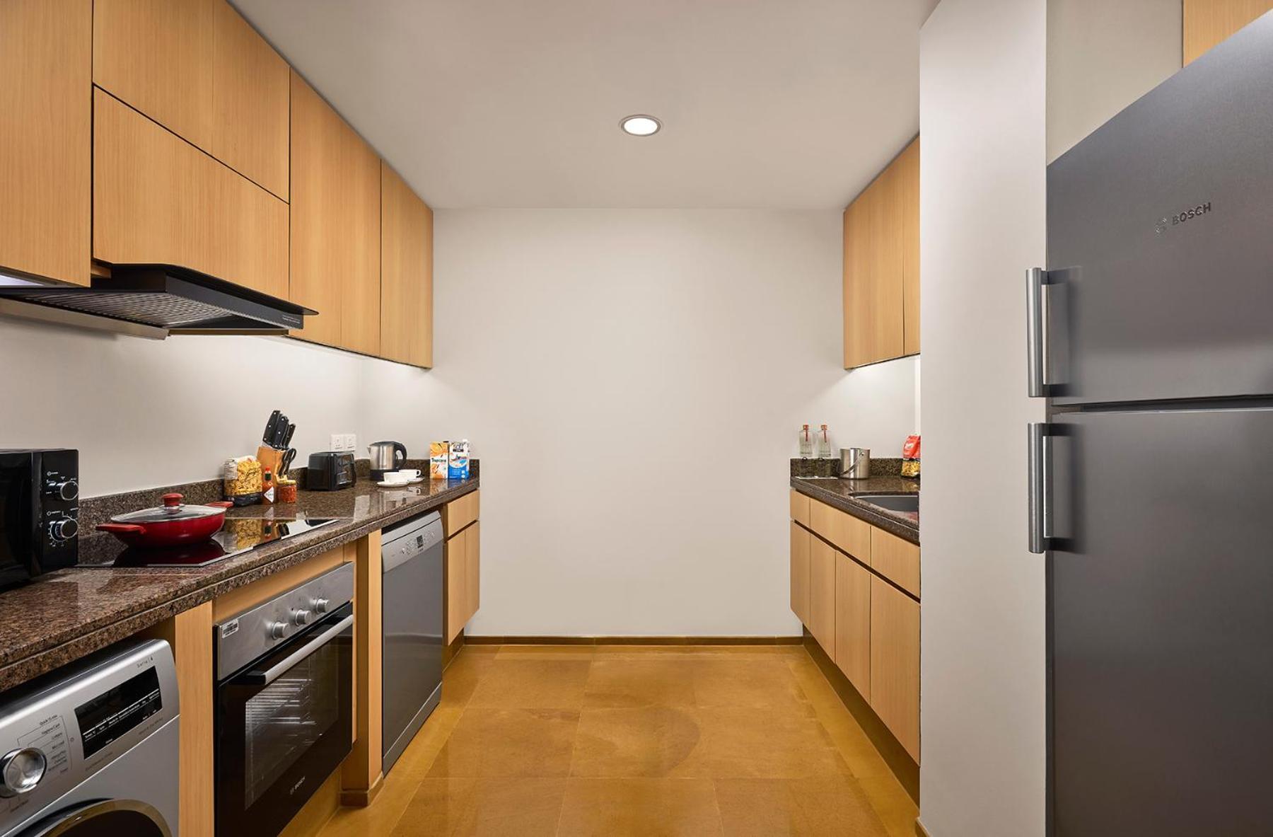 그랜드 하얏트 뭄바이 호텔 외부 사진 A typical kitchen in a residential apartment
